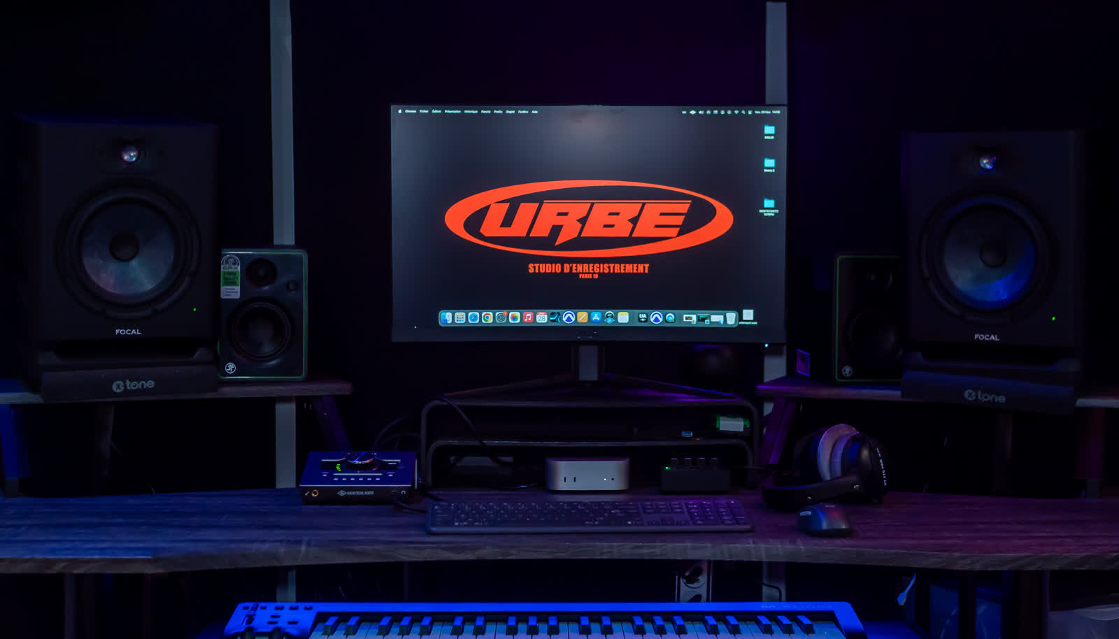 Cabine d’enregistrement Urbe Studio, Paris 10ᵉ